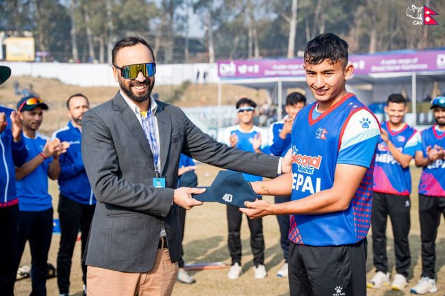 ओडिआईमा आकाश चन्दको डेब्यू, नेपालले फिल्डिङ गर्दै