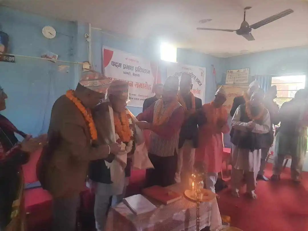 साहित्य समाजले पूर्वप्रधानमन्त्री चन्दलाई नागरिक अभिनन्दन गर्दै