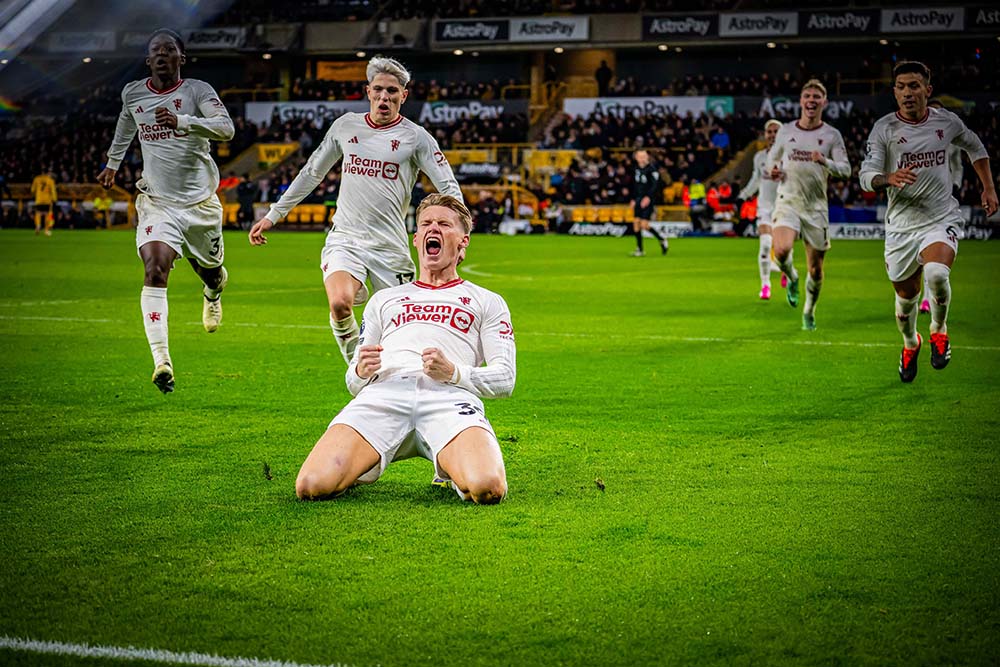 वोल्भ्समाथि म्यानचेस्टर युनाइटेड ४-३ ले विजयी