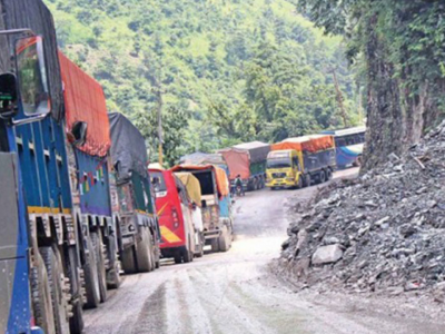 नागढुंगा नौबिसे सडक दैनिक पाँच घण्टा बन्द हुने