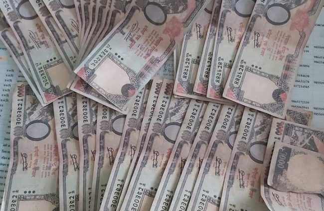 झण्डै २ करोड नक्कली नोटसहित भारतीय गाडि प्रहरी नियन्त्रणमा