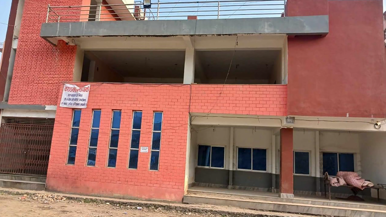 ट्राफिक प्रहरी कार्यालयलाई भवन हस्तान्तरण