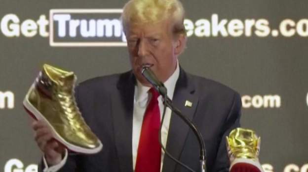 ३५० मिलियन डलर जरिवाना लागेपछि ट्रम्पले ल्याए आफ्नै ब्राण्डको जुत्ता