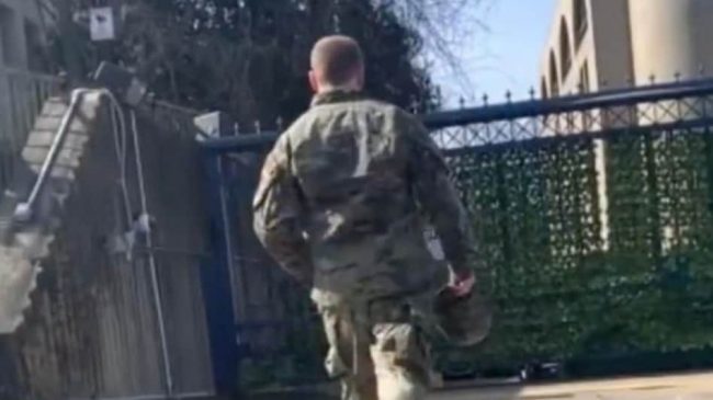 प्यालेस्टाइनमाथि आक्रमणको विरोधमा अमेरिकी सैनिकले इजरायली दूतावास अगाडि आत्महत्या गरे