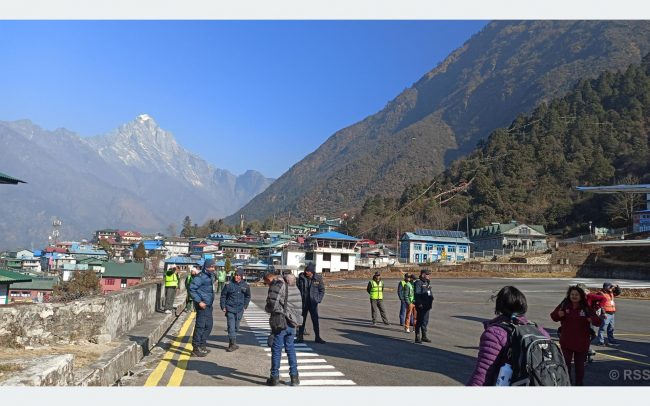 जलवायु परिवर्तनले पारेको असरबारे ध्यानाकर्षण गराउन हिँडेको टोली लुक्ला पुग्यो