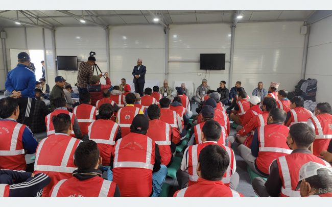 विपश्यना ध्यान गरेका नक्खु कारागारका कैदीबन्दीलाई गृहमन्त्रीको सुझावः जीवनपर्यन्त अभ्यास गर्नुहोला