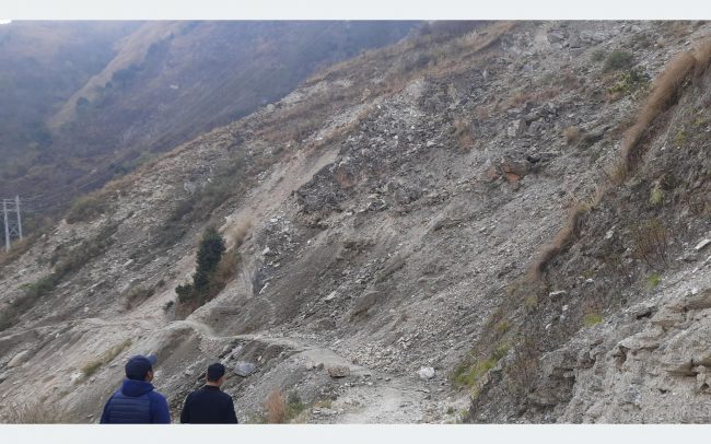 बेनी-जोमसोम-कोरला सडक खण्डका पहिरो नियन्त्रणका लागि बजेट अभाव