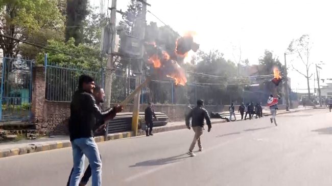 नेविसंघद्वारा  गृह र अर्थमन्त्रीको  पुत्ला दहन