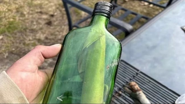 महारानीको किल्लामा भेटियो ५८ वर्ष पुरानो बोतलबंद पत्र, भित्र थियो जेम्स बन्डको सन्देश