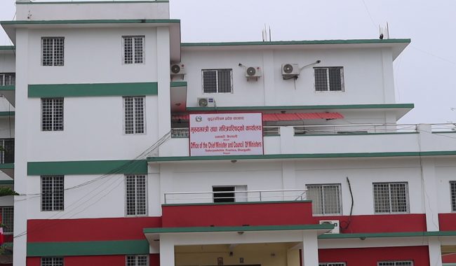दलहरूबीच कुरा नमिल्दा सुदूरपश्चिममा मन्त्रिपरिषद्ले पूर्णता पाएन