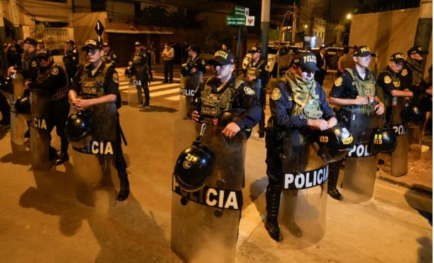 पेरूमा चर्कियाे घडी काण्ड, राष्ट्रपतिकाे निवासमा छापा