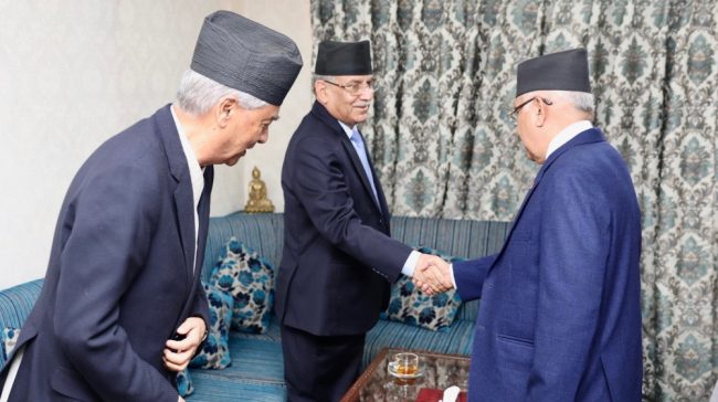 प्रधानमन्त्री दाहालले गरे देउवा र ओलीसँग छुट्टाछुट्टै छलफल