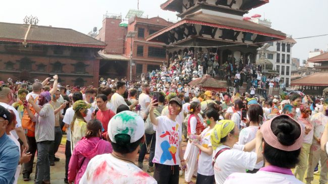 काठमाडौंमा होलीको रौनक (तस्वीरसहित)
