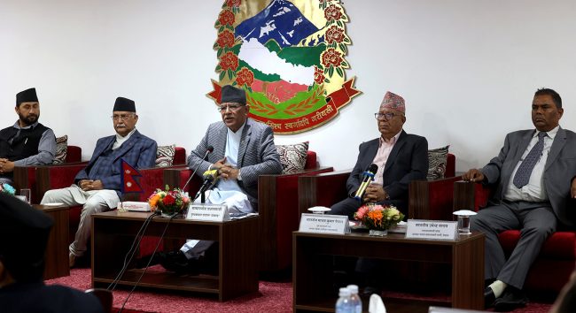 सहकारी ठगी प्रकरणः लामिछानेको बचाउ गर्दै दाहाल-ओली