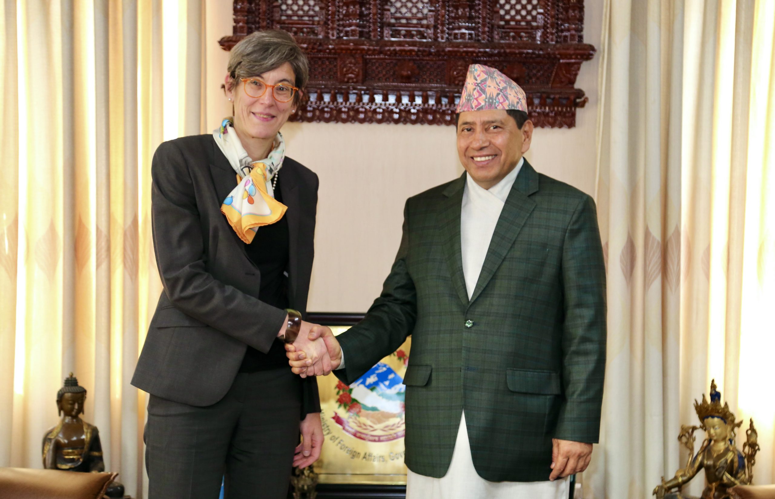 उपप्रधानमन्त्री श्रेष्ठसँग स्वीस राजदूत मेउलीको भेट