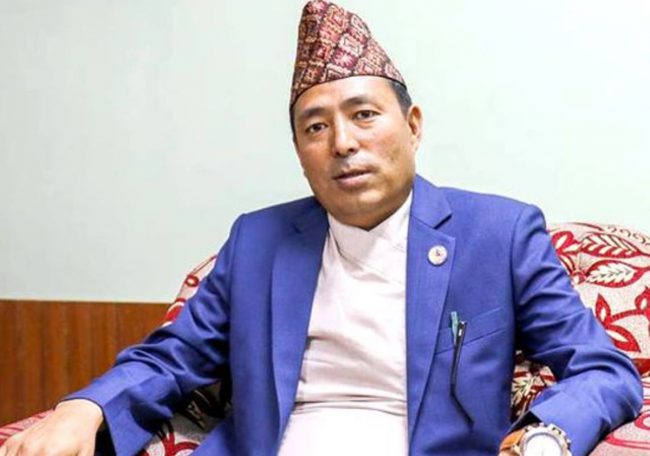 कार्यसम्पादनमा ढिलासुस्ती गर्ने कर्मचारीलाई दण्डित गरिन्छ : मन्त्री बुढा