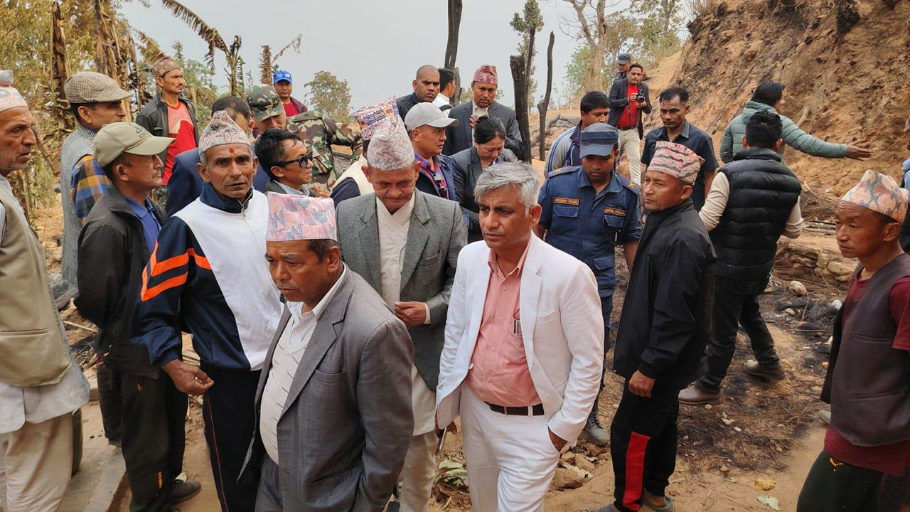 हतुवागढीका अग्निपीडितलाई आर्थिक सहयोग