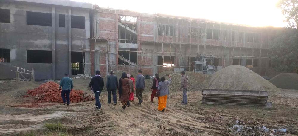 अन्तिम चरणमा पुगेपछि अस्पताल भवन निर्माण रोकियो