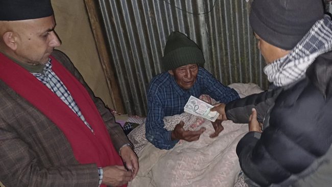 खोटाङका अग्निपीडितलाई आर्थिक सहयोग