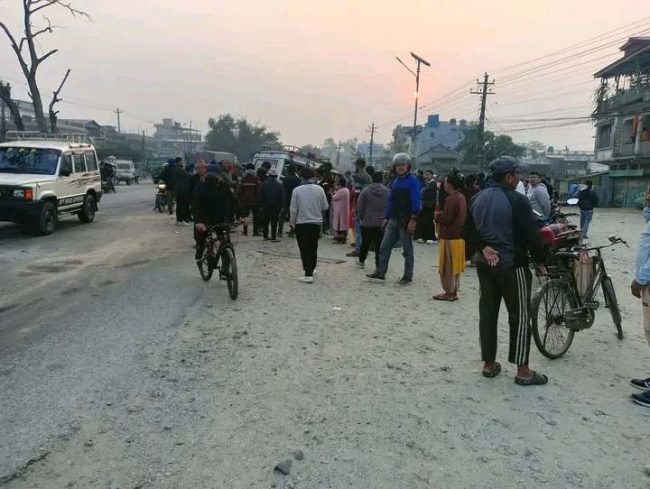 ट्रिपरले ठक्कर दिदाँ २ को मृत्यु, तीन घाईते