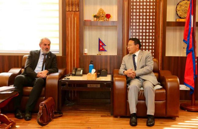 एडिबीका कन्ट्री डाइरेक्टर र अर्थमन्त्री पुनबीच भेट