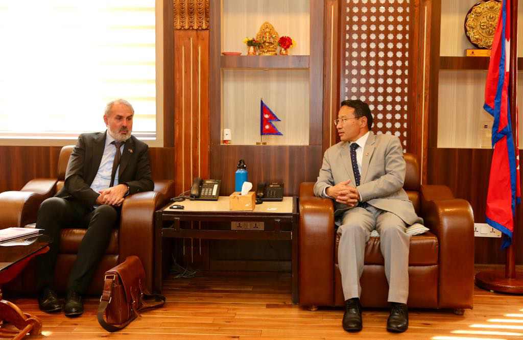 एडिबीका कन्ट्री डाइरेक्टर र अर्थमन्त्री पुनबीच भेट