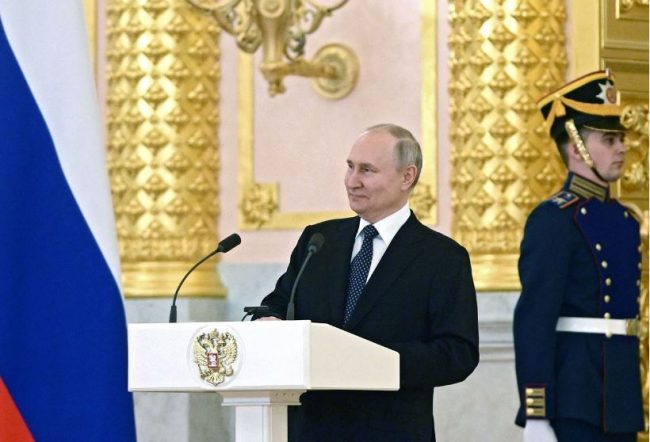 पुटिनसँग तीनजना लड्दैछन् राष्ट्रपति निर्वाचनमा, छैटौं पटक राष्ट्रप्रमुख बन्ने पक्का