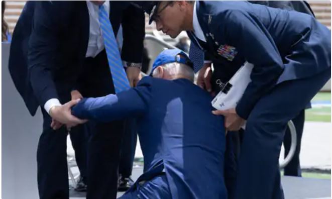 बारम्बार लडेपछि अमेरिकी राष्ट्रपति बाइडेनका लागि बनाइयो विशेष जुत्ता