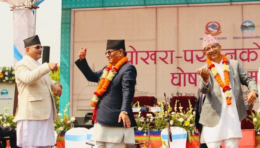 गायक प्रकाश सपुतको आग्रहपछि प्रधानमन्त्री दाहाल छमछमी नाचे