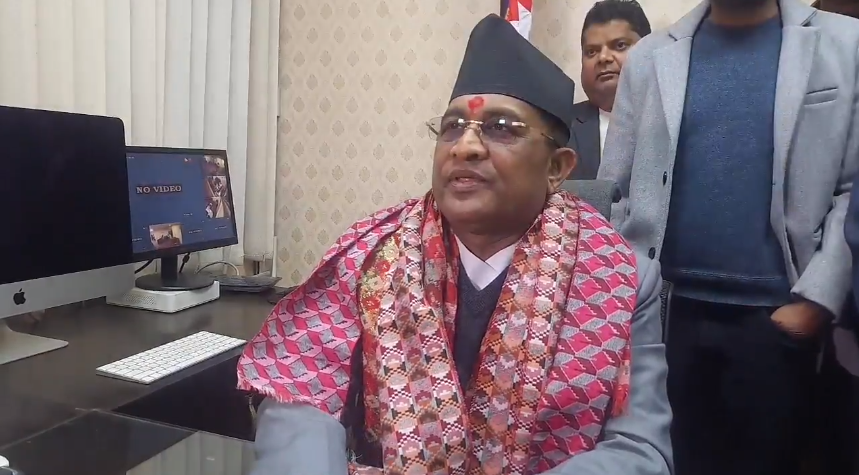 भौतिक पूर्वाधारमन्त्री महासेठले गरे पदबहाली