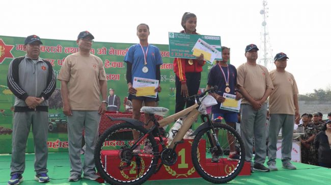 सेना दिवसमा आयोजित ‘युनिटी रन’मा संजिव र तुलसी पहिलो