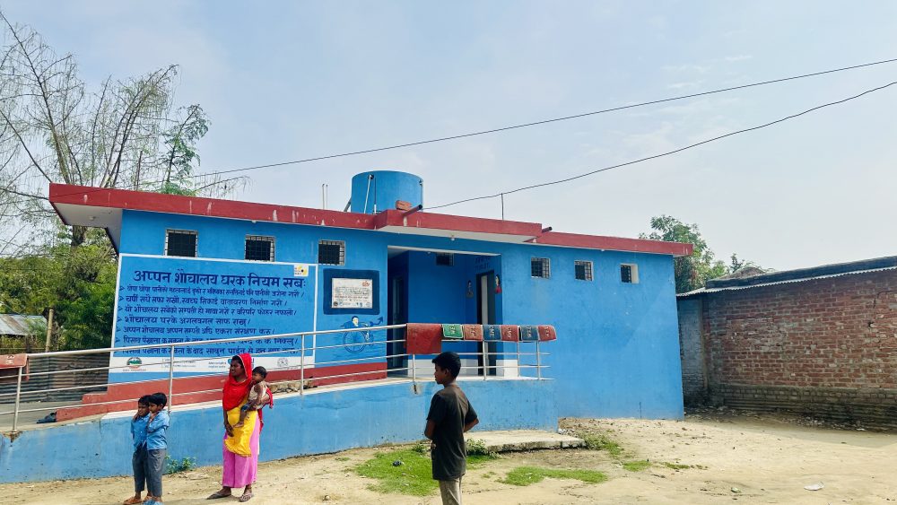 घरभन्दा सुन्दर शौचालय बनेपछि दङ्ग छन् लहानको दलित समुदाय