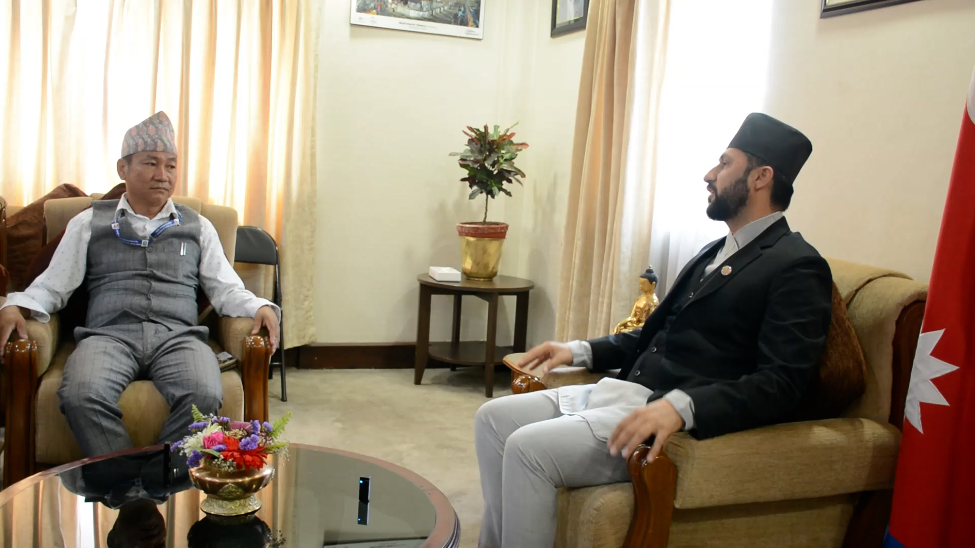 गृहमन्त्री रविसँग मेयर साम्पाङको भेटः लागू औषध नियन्त्रणका विषयमा कुराकानी (भिडियो)