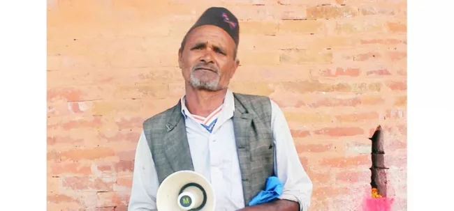 तीन पुस्तादेखिको कटुवाल पेसा धान्दै मनबहादुर