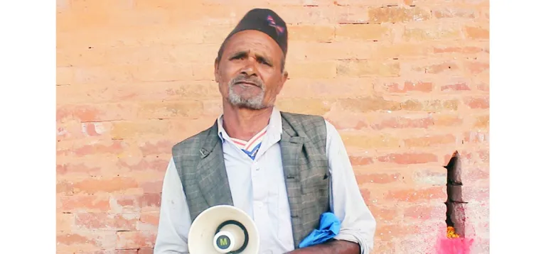 तीन पुस्तादेखिको कटुवाल पेसा धान्दै मनबहादुर