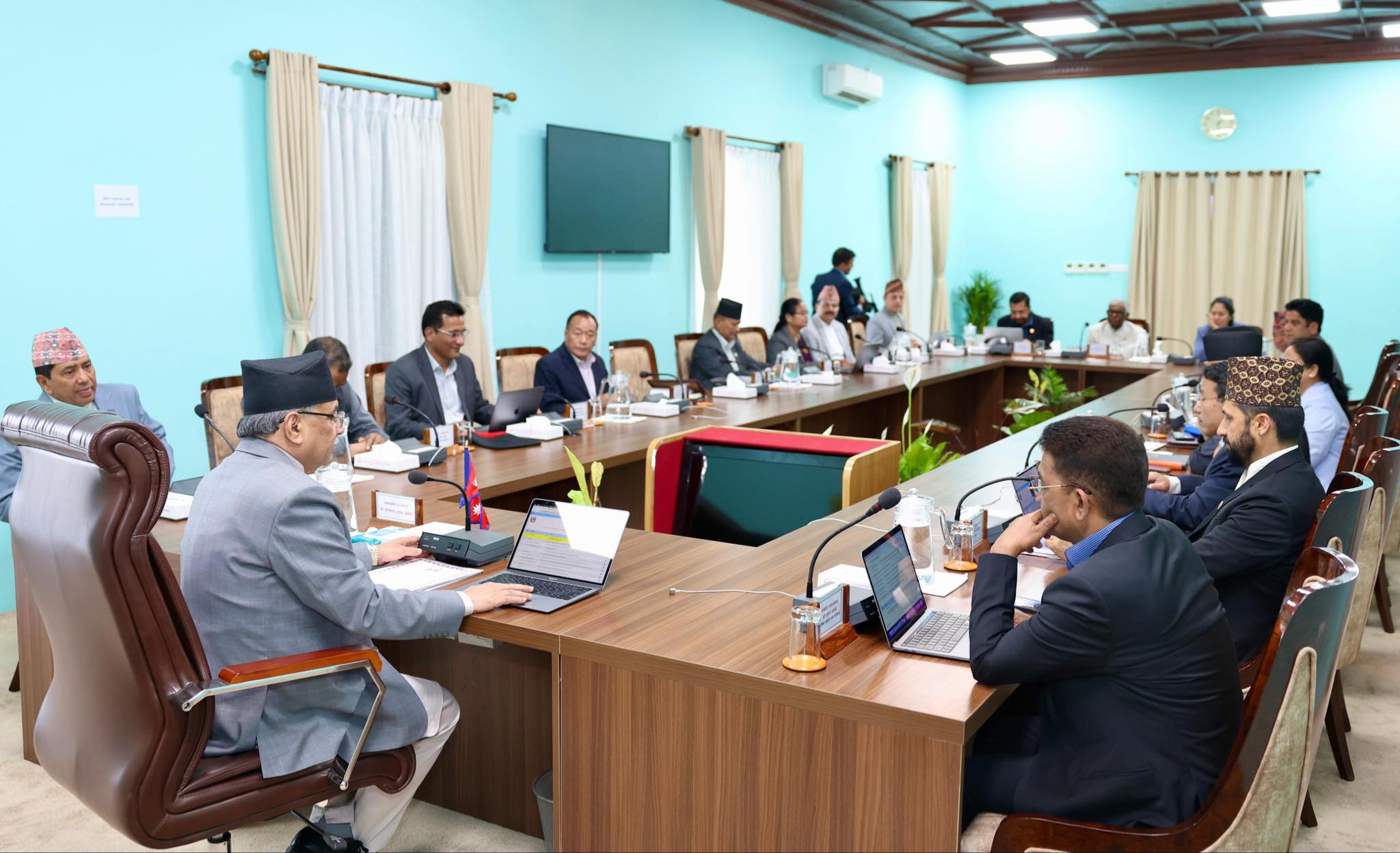 मन्त्रिपरिषदको बैठक जारी