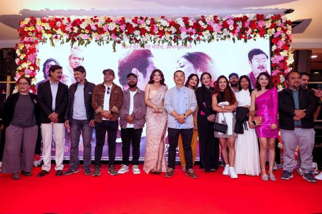 प्रिमियरमा ‘डिग्री माइला’को प्रशंसा