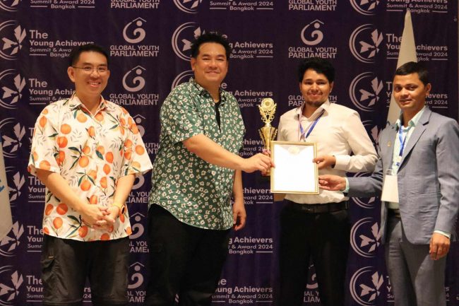 थाइल्यान्डका नेपाली युवा व्यवसायी ओलीलाई `याेङ अचिभर´ अवार्ड