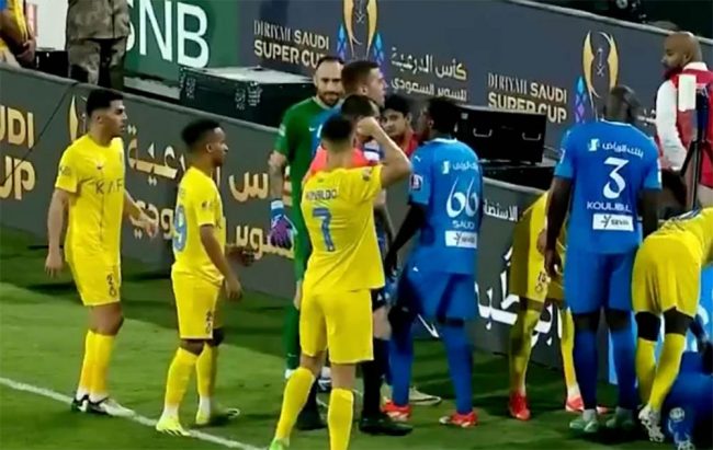 रोनाल्डोले रेफ्रीलाई मुक्का ताकेपछि…