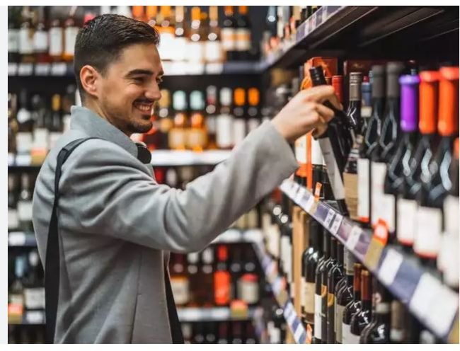 ५६ प्रतिशत पर्यटक बढे पछि साउदीले रक्सी बिक्री खुल्ला गर्न सक्ने