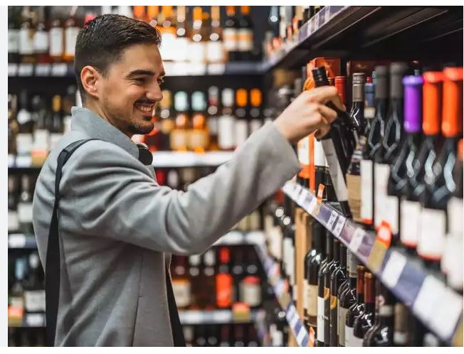 ५६ प्रतिशत पर्यटक बढे पछि साउदीले रक्सी बिक्री खुल्ला गर्न सक्ने