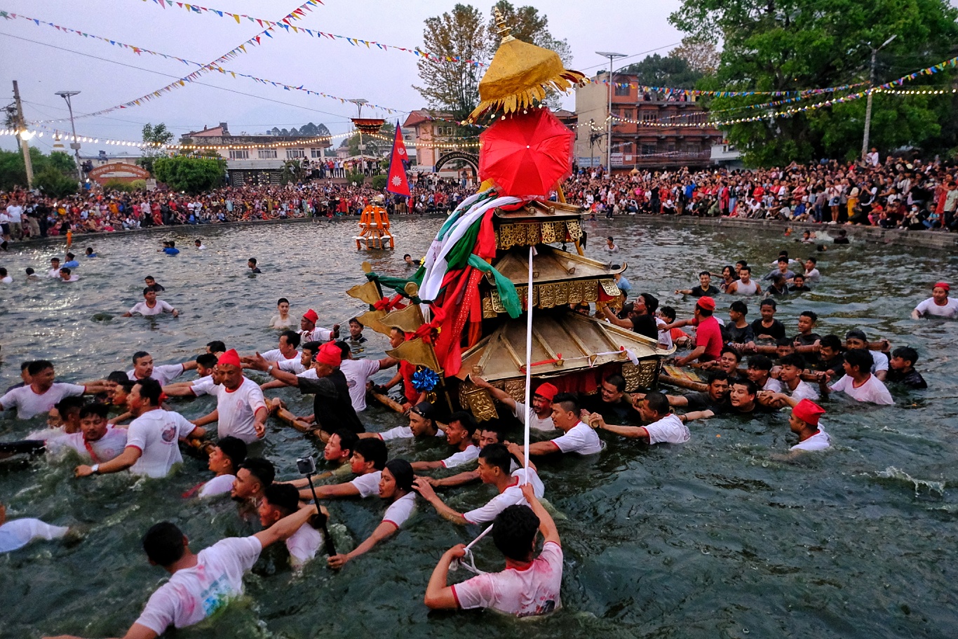 गहनापोखरीमा गहना खोज्ने जात्रा [ फाेटाेफिचर ]