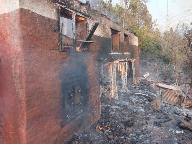 आगलागीपछि बासबिहीन भए १३ परिवार