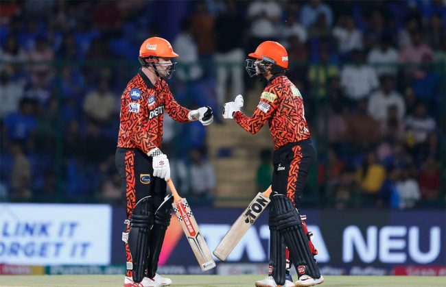 आइपिएलमा कसरी भइरहेको छ रनको बर्षा ?