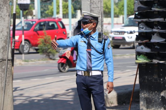 ट्राफिक प्रहरीलाई इन्फ्लुएन्जा विरुद्धको खोप