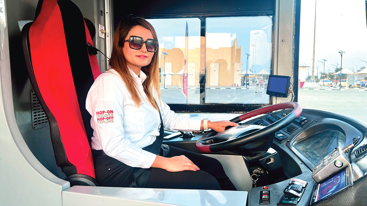 मध्यपूर्वमै दुईतले बस चलाउने पहिलो नेपाली महिला