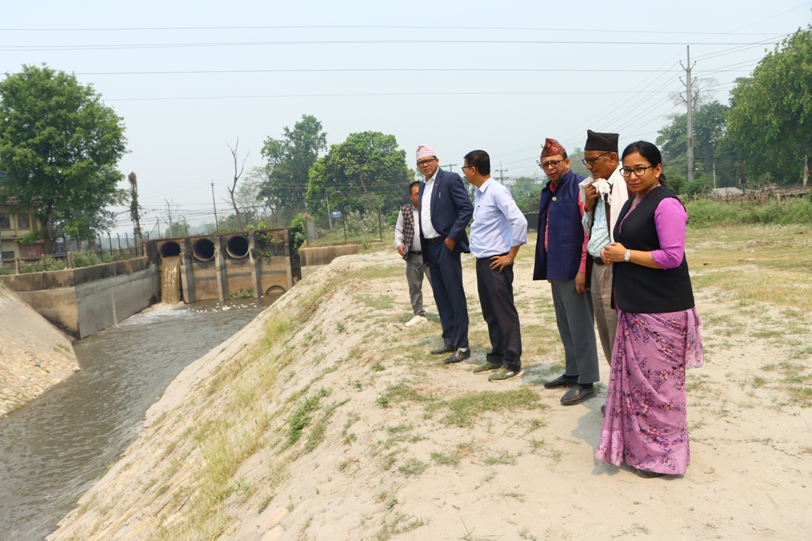 खडेरीले मकै सुक्न थालेपछि नारायणी लिफ्टबाट पानी छाडियो