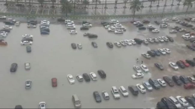 मध्यपूर्वमा भीषण वर्षा र बाढी, दुबईमा विमानस्थल डुब्यो, ओमानमा १८ जनाको मृत्यु