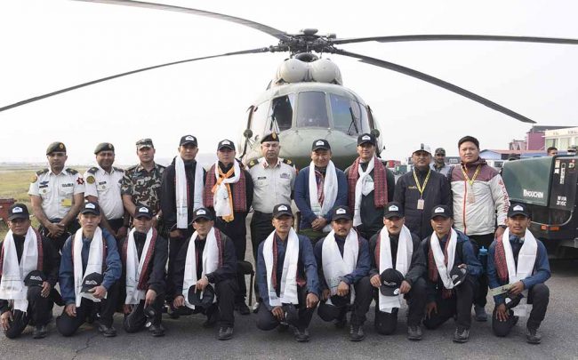 नेपाली सेनाको हिमाल सफाइ टोली स्यांगबोचेमा