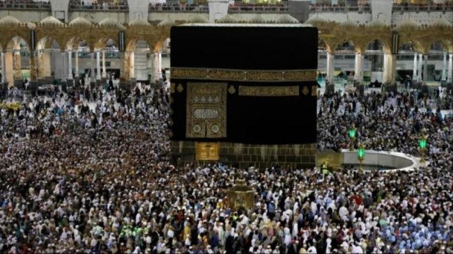 साउदी अरेबियाको मक्काको मस्जिदबाट हाम फालेर आत्महत्याको प्रयास गरेपछि…